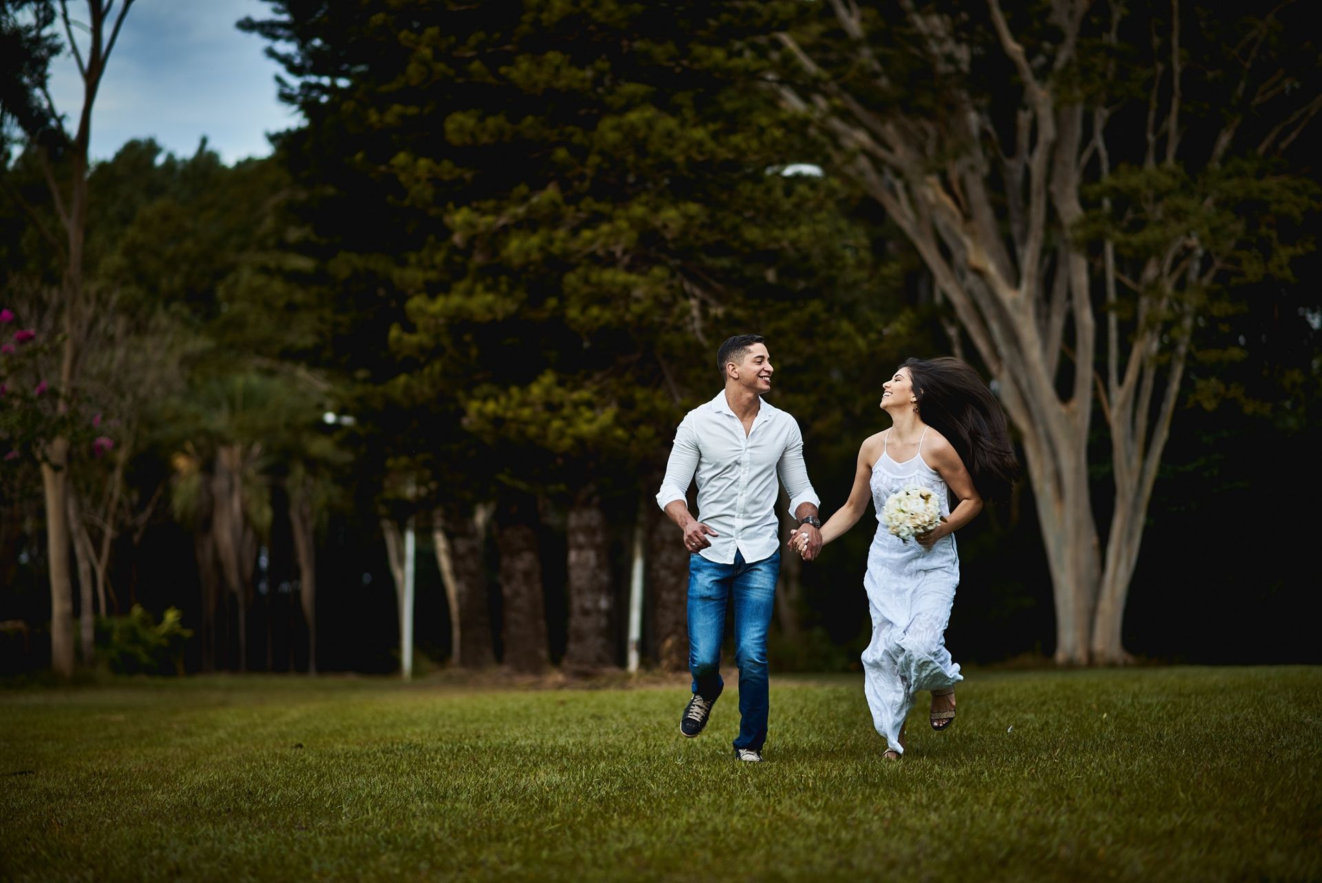 Foto Pre Wedding Gabriela e Felipe no Magic Gardens Foto Pre Wedding Gabriela e Felipe no Magic Gardens - Imagem 21