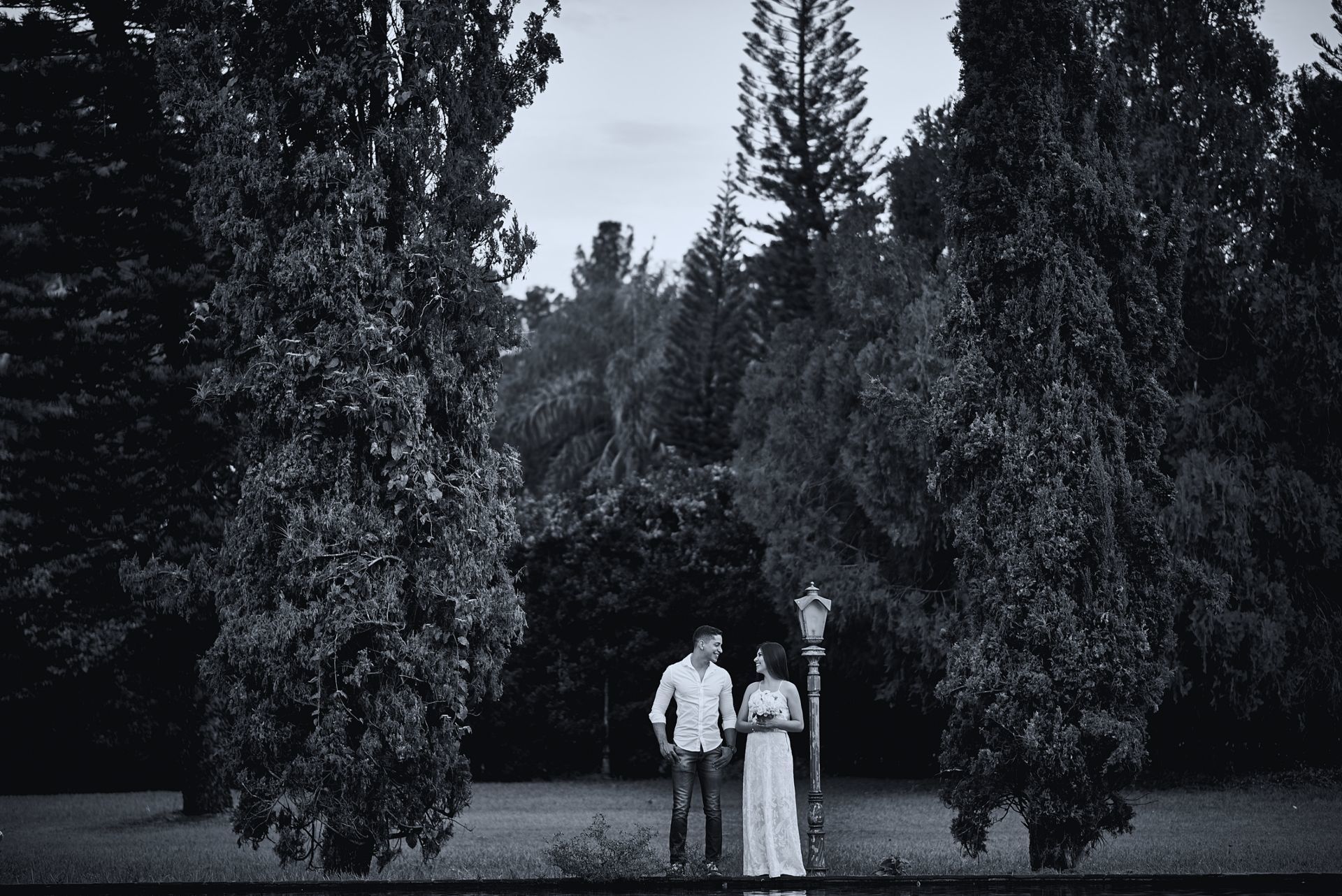 Foto Pre Wedding Gabriela e Felipe no Magic Gardens Foto Pre Wedding Gabriela e Felipe no Magic Gardens - Imagem 23